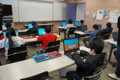 2020年小学校のプログラミング教育の写真