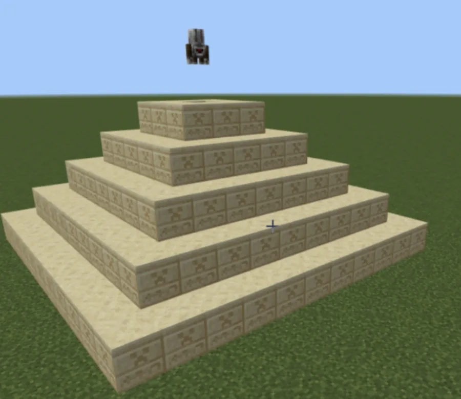 マイクラの授業でつくるピラミッドの作品例